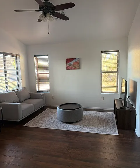 257 E Shore Cliff Pl — Photo 2