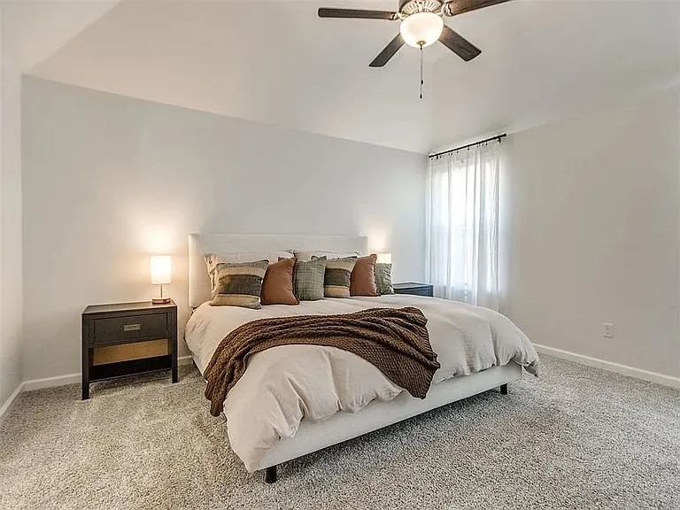 3301 NW 159th Ter — Photo 7