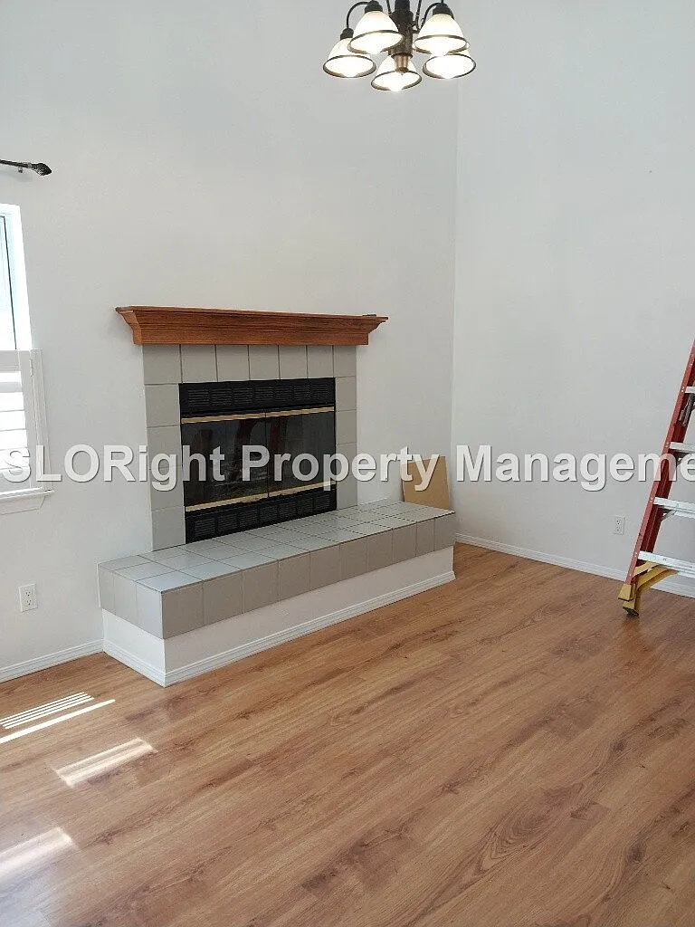 3 bed, 2.5 bath, 1358 sqft, $3,000 — Photo 4