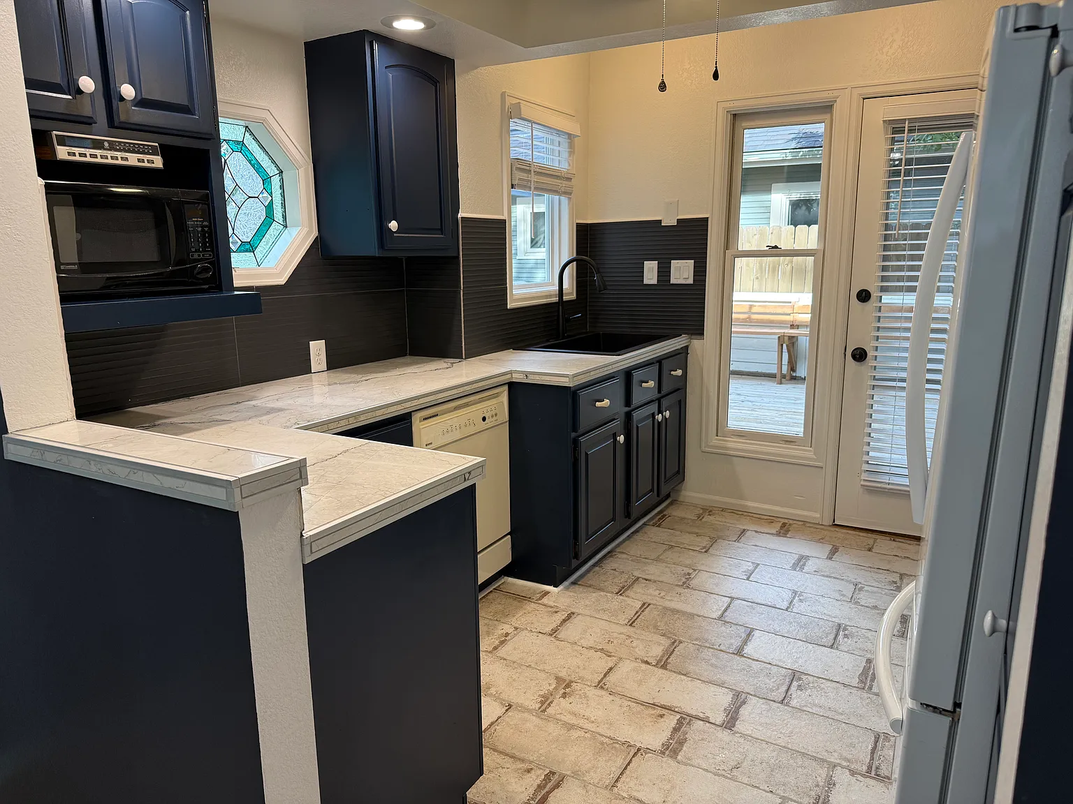 2 bed, 1.5 bath, 754 sqft, $3,000 — Photo 4