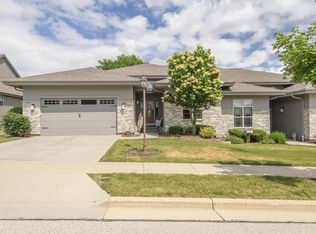 1207 Woodland Hills Dr, Waukesha, WI 53188