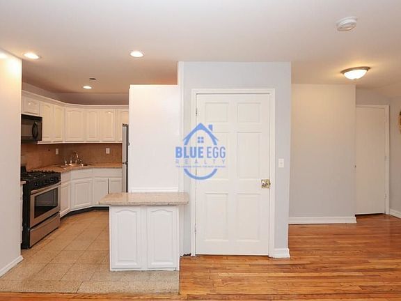 5th image of 848 E 95th St #2A