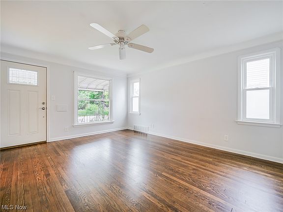 4th image of 3215 W 142nd St
