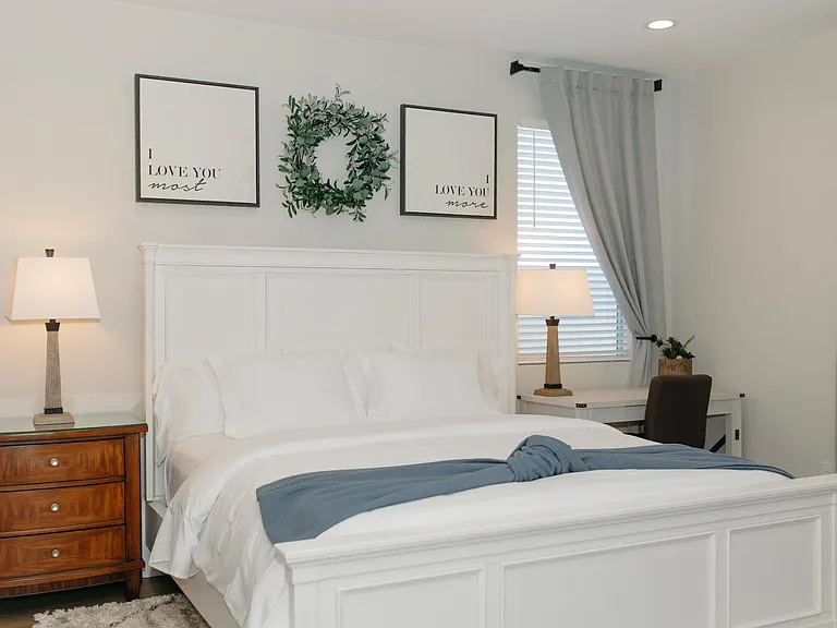 Master Bedroom (Cal King Bed)