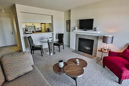 Charbonneau Apartments — Photo 6