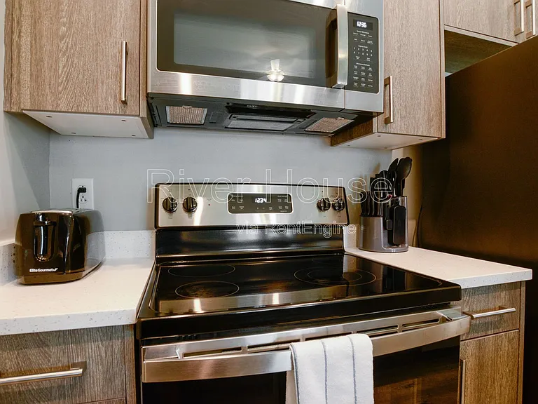 102 River House Pl #2E — Photo 8