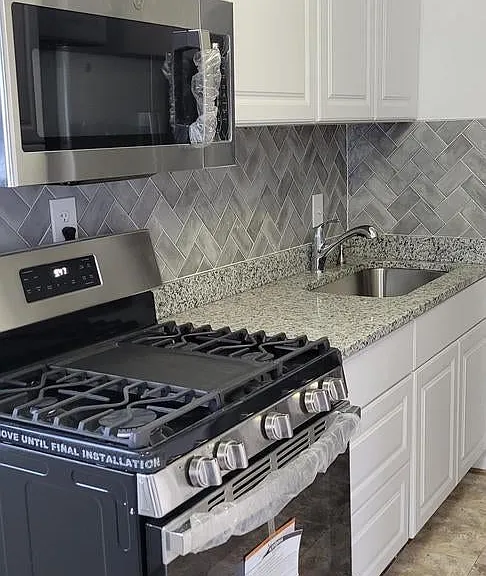 5018 N Englewood Dr — Photo 2