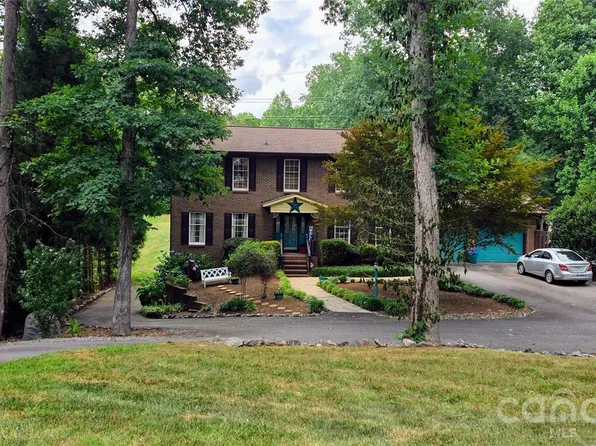 3110 Ninth Tee Dr, Newton, NC 28658