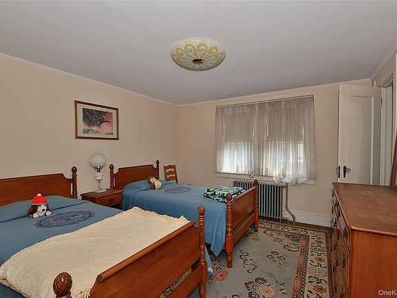 4th image of 2586 Riverside Drive