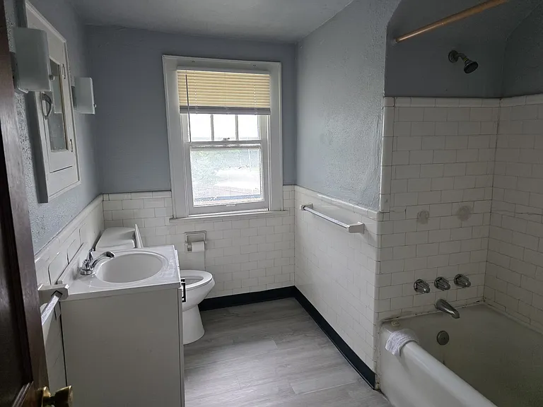 727 East Ave — Photo 18