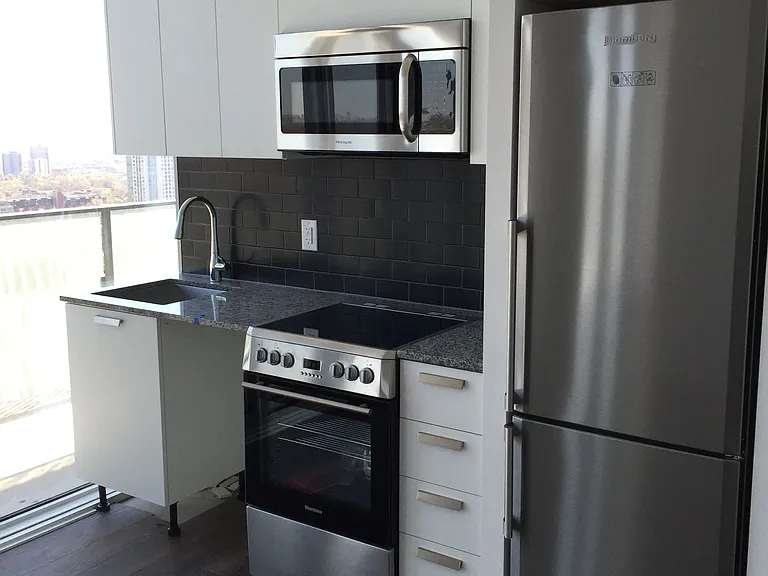 42 Charles St E #2901 — Photo 2