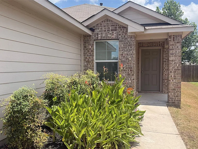 3503 Batson Dr — Photo 2