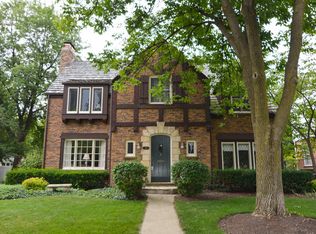 194 Merton Ave, Glen Ellyn, IL 60137