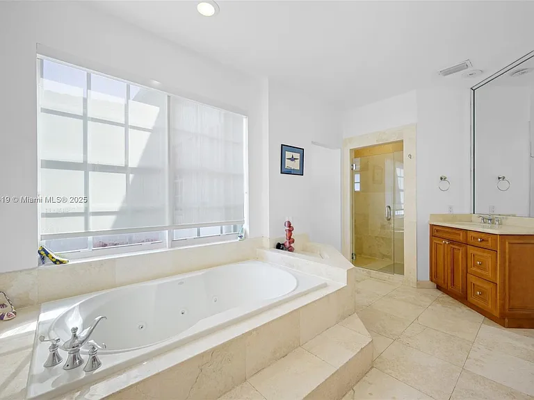 19460 39th Ct — Photo 23