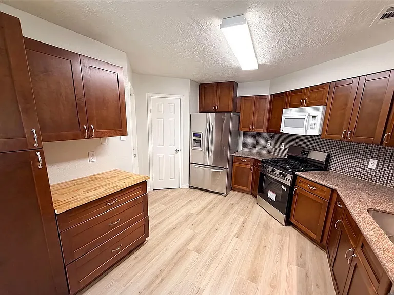 315 Floravista Dr — Photo 6