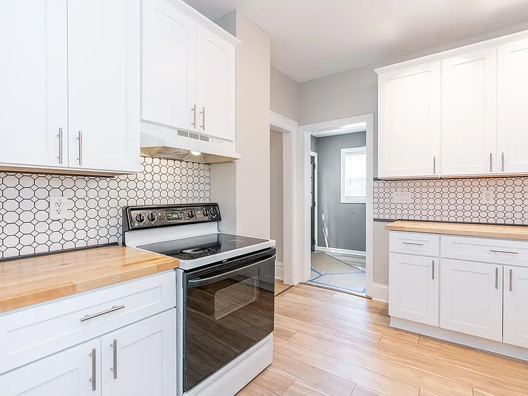 2435 Summit St — Photo 17
