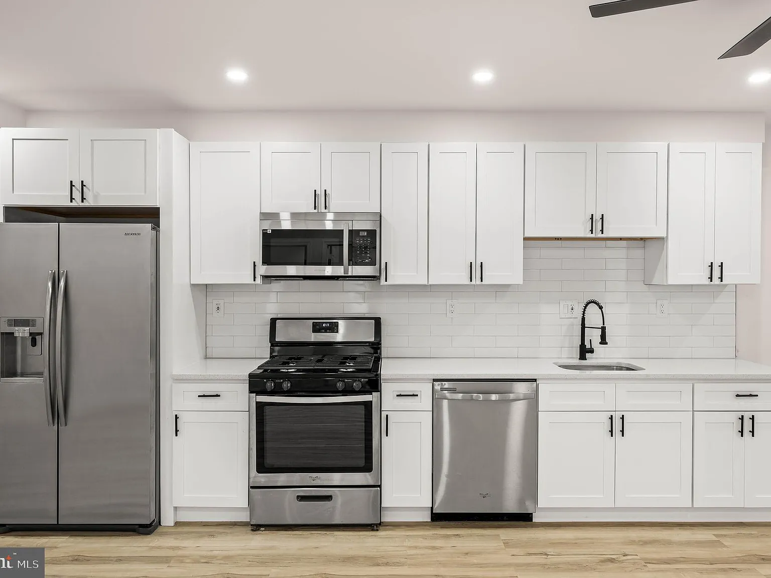 3 bed, 630 sqft, $2,400 — Photo 1