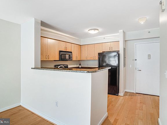 5th image of 1000 New Jersey Ave SE APT 515