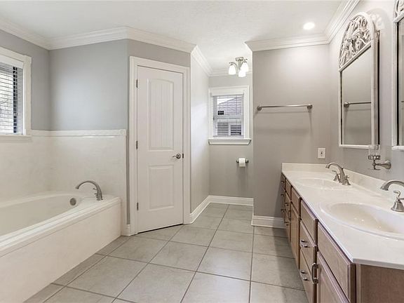 4th image of 226 Blue Crane Dr #1