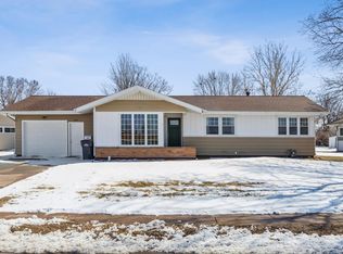 1245 8th Ave N, Clinton, IA 52732