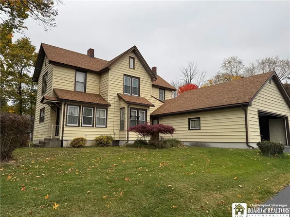 16 Maltby St, Jamestown, NY 14701