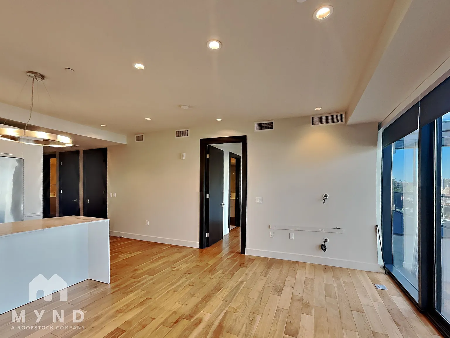 2 bed, 2.0 bath, 1072 sqft, $3,205 — Photo 4