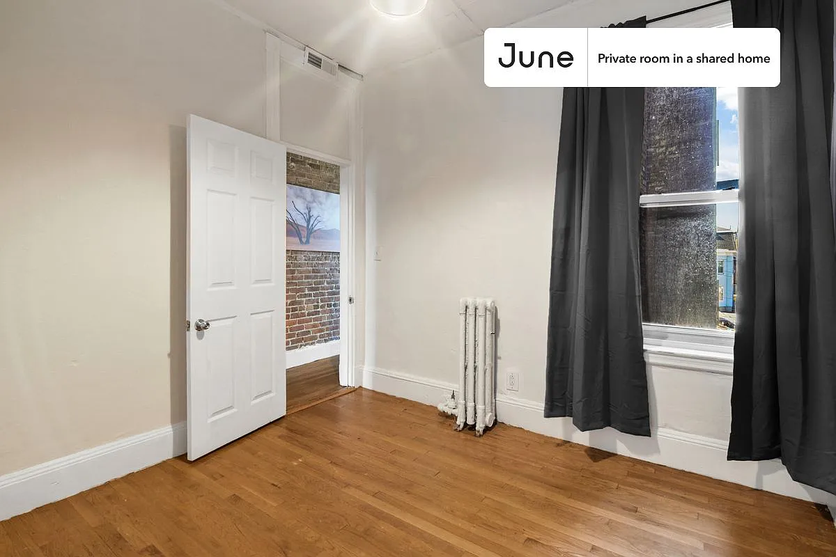 Queen bedroom in 4 bed/1 bath home in Allston #458 A — Photo 2