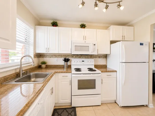 2651 SUNRISE LAKES Drive E #310, Sunrise, FL 33322