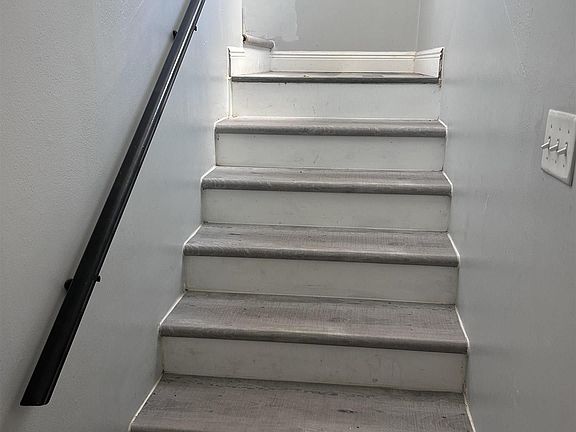 4th image of 108 Marche Blvd