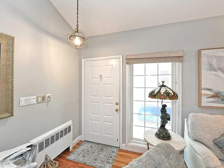 18 Shelter Hill Rd — Photo 4
