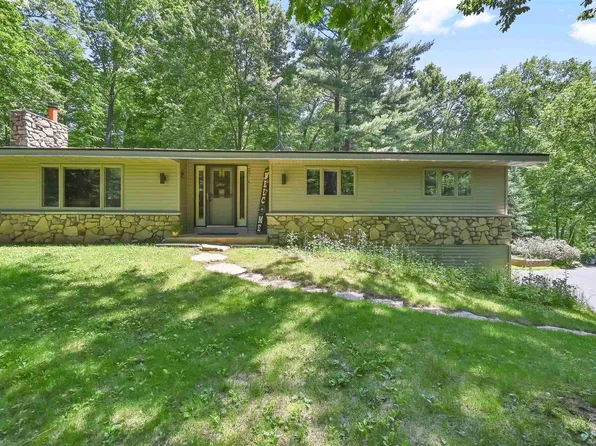 N4638 Struck Rd, New London, WI 54961