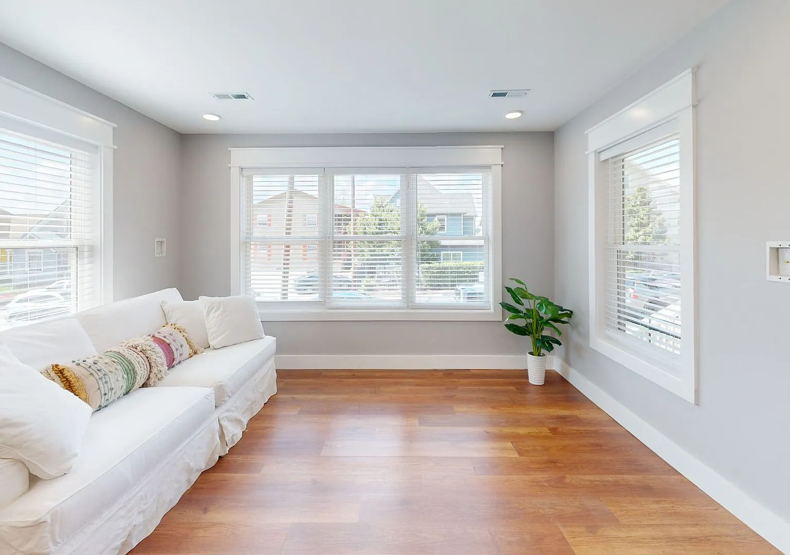 Waitlist for Aug2027Jul2028 Now Open! |5BR/5BA in Fort Sanders | Walk to UTK | Student Friendly — Photo 4