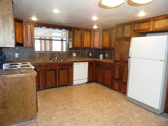 5th image of 3019 Sunrise Ave