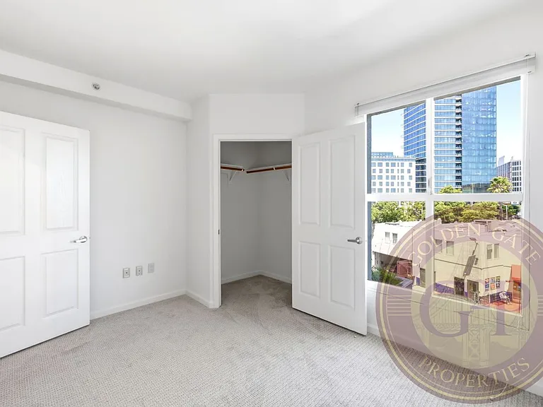 140 S Van Ness Ave #429 — Photo 21