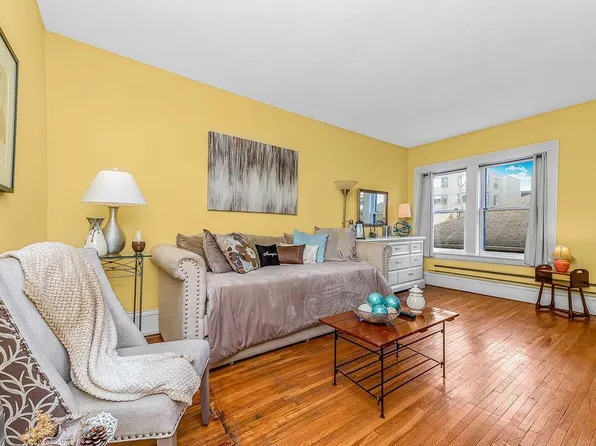 391 Laurel Ave APT 104, Saint Paul, MN 55102