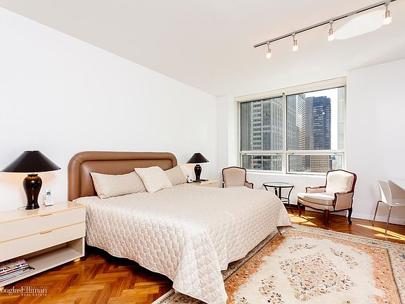 2nd image of 15 W 53rd St #17E
