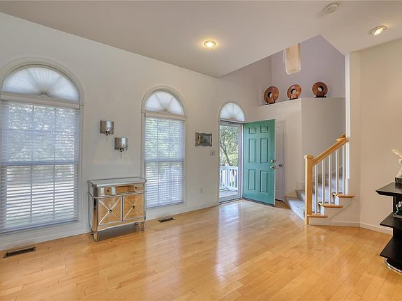5th image of 2404 N Larksong Dr