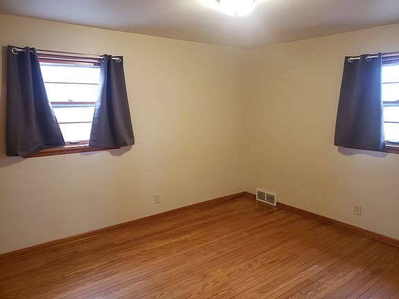 3rd image of 515 Valleyview Ave NE