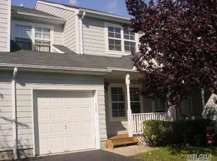 93 Northwood Blvd, Central Islip, NY 11722