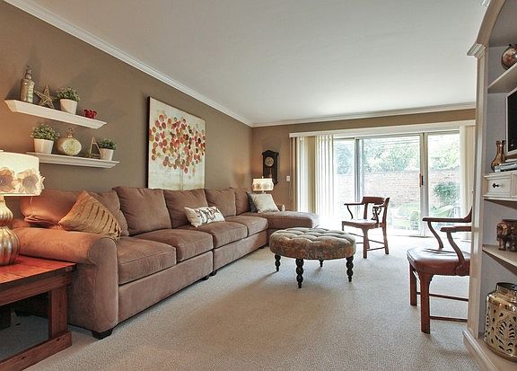 2nd image of 1809 Tanglewood Dr APT A