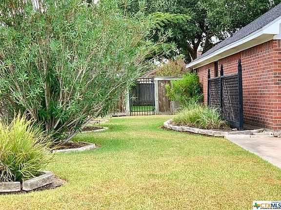 3rd image of 808 Foxglove Dr