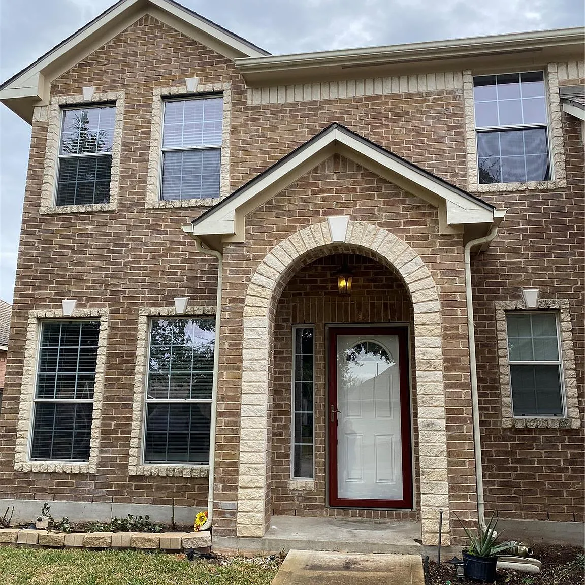 4 bed, 2.5 bath, 2248 sqft, $2,250 — Photo 2
