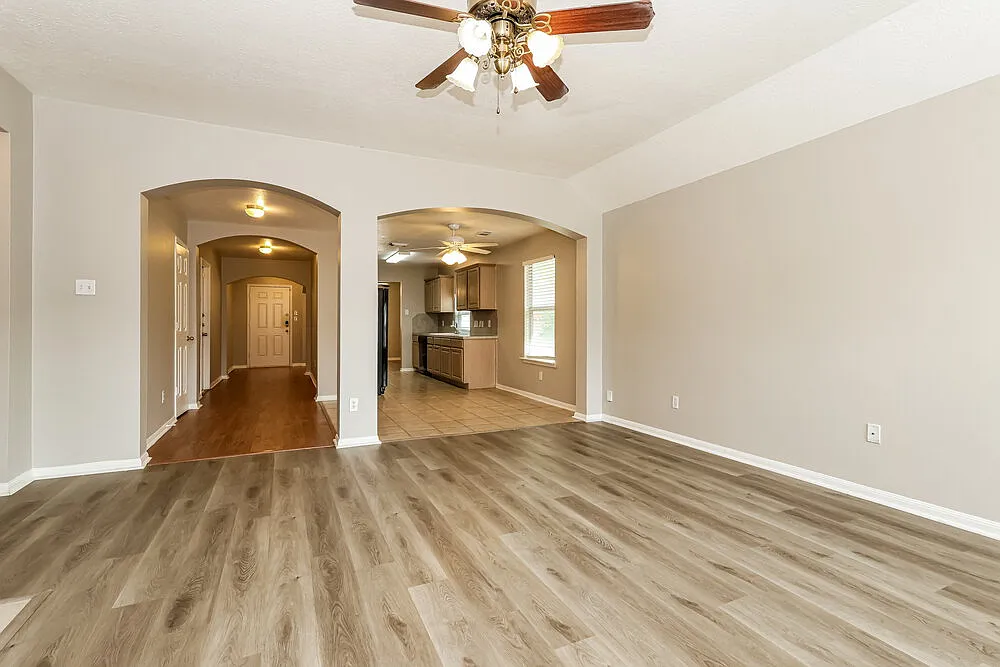 3 bed, 2.0 bath, 1656 sqft, $1,975 — Photo 3