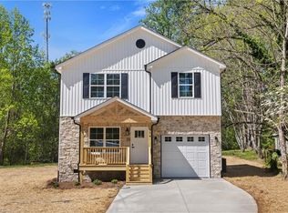 534 Virginia Dr, Yadkinville, NC 27055