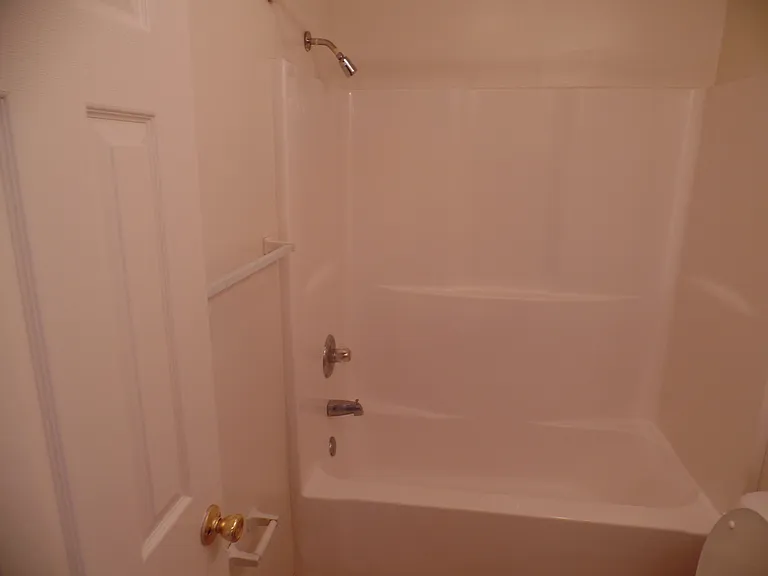 Williamsburg Apartment Homes LLC — Photo 8