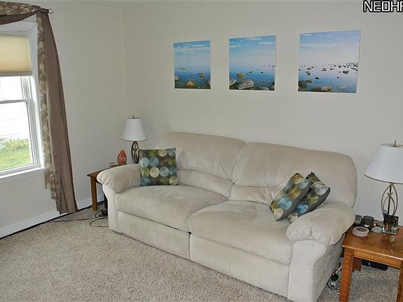 3rd image of 3252 Oakwood Dr