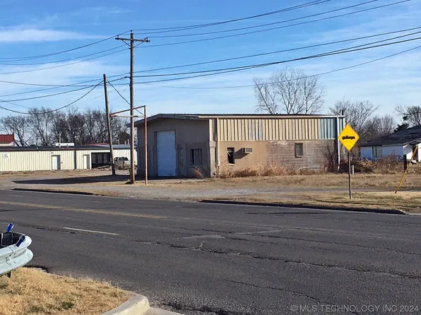 903 W Cherokee St, Wagoner, OK 74467