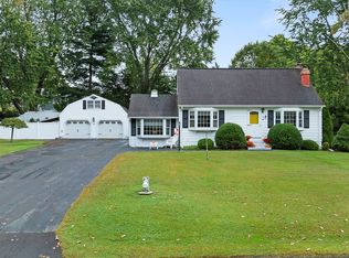 15 Circle Dr, Branford, CT 06405