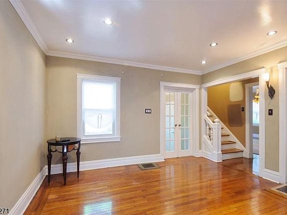 3rd image of 308 Heywood Ave