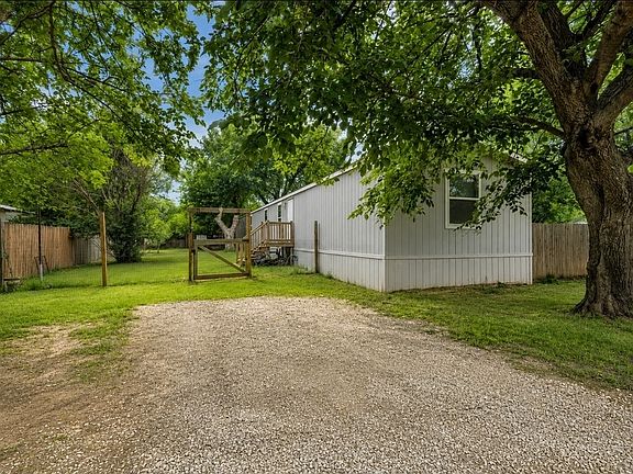 2nd image of 1909 Coral Rd